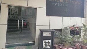 BBQ/picnic area - Runway Hotel (New Delhi)