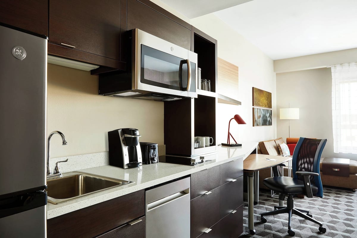 Studio, 1 Katil Raja (King) dengan Katil Sofa | Dapur peribadi | Peti sejuk/penyejuk beku saiz penuh, ketuhar gelombang mikro, dapur