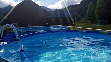 2 outdoor pools, pool loungers