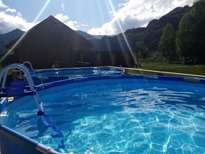 2 piscine all'aperto, lettini