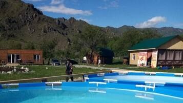 2 outdoor pools, pool loungers