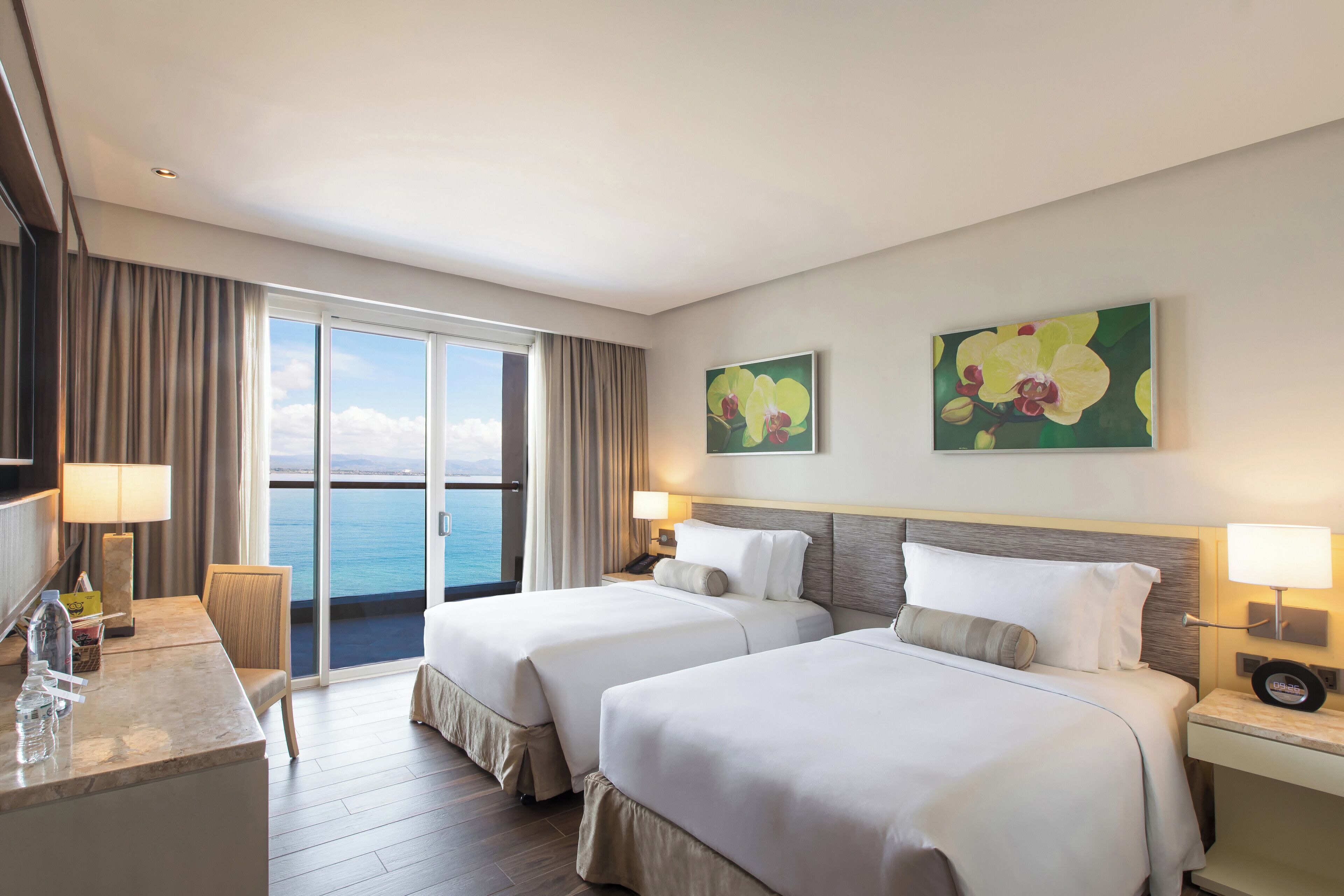 Allergitestet sengetøy, minibar, safe på rommet og skrivebord