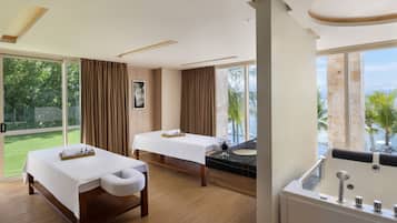 Private spa tub