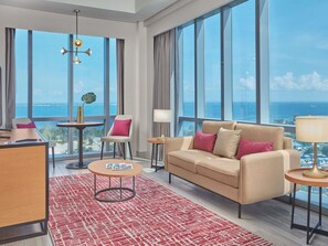 Ropa de cama hipoalergénica y minibar 