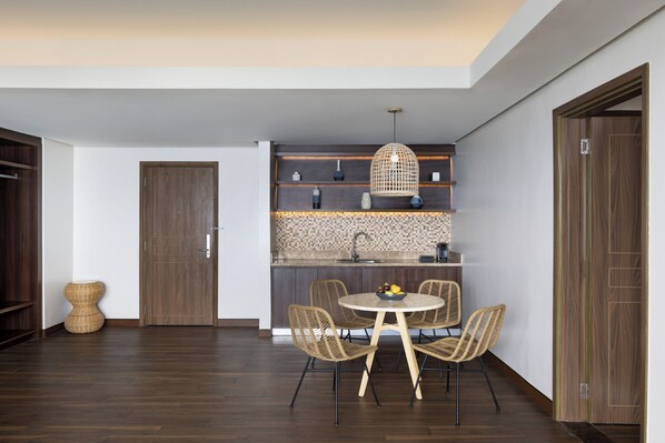 1 Bedroom Governor Suite 1King | Private kitchen | Coffee/tea maker, electric kettle - Dusit Thani Mactan Cebu Resort (Lapu-Lapu)