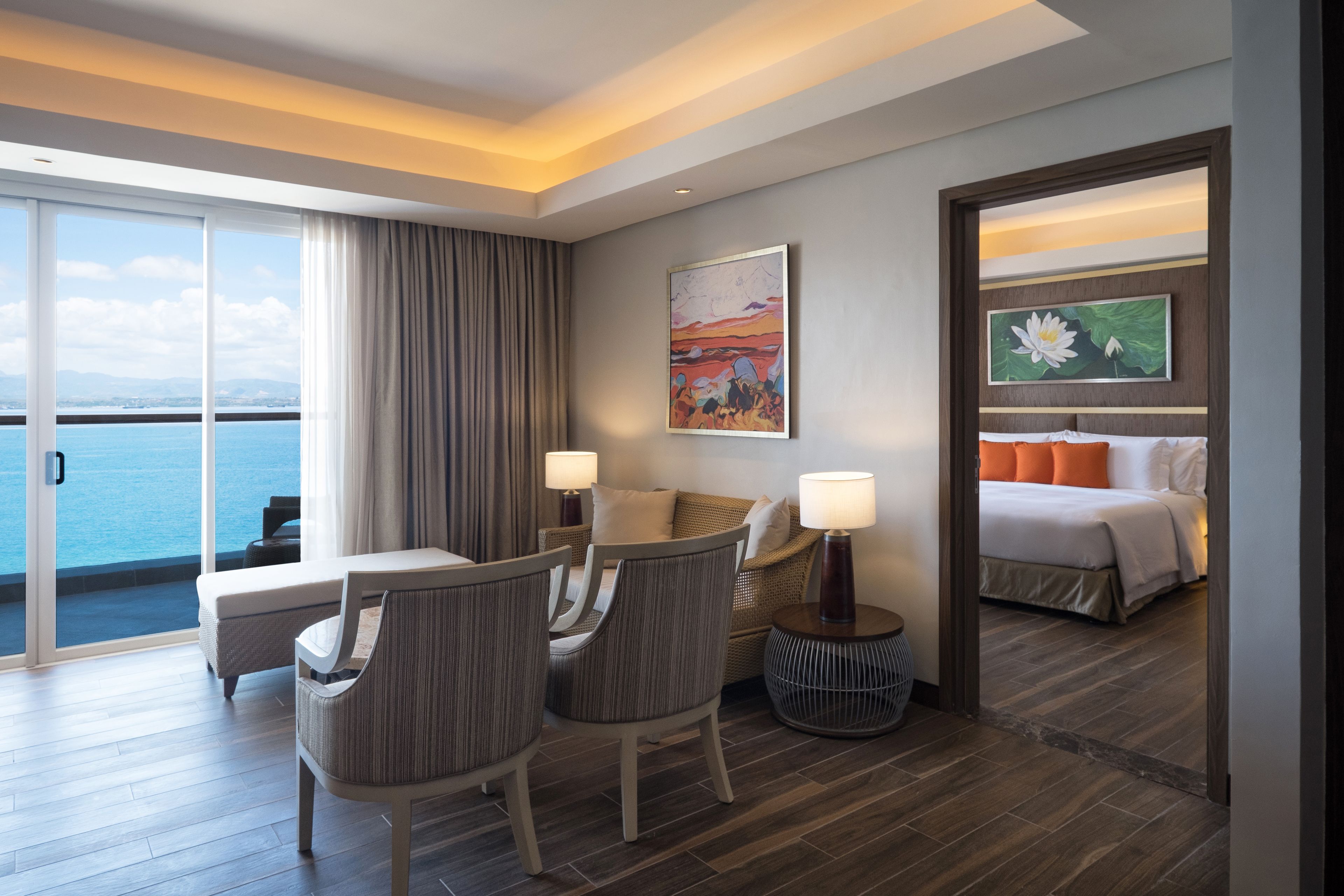 hypo-allergenic bedding, minibar, in-room safe, desk