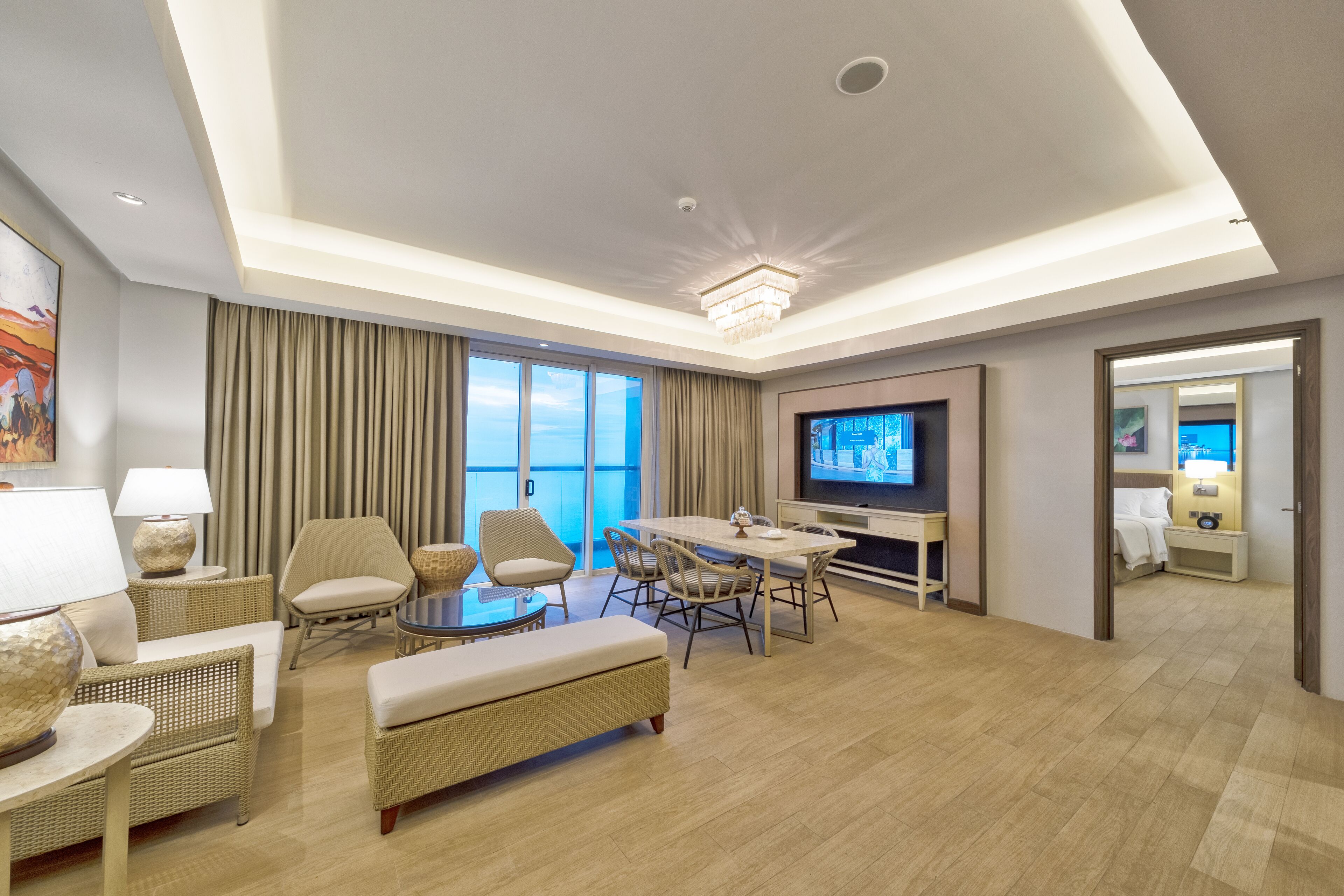 executive suite, 2 bedrooms | hypo-allergenic bedding, minibar, in-room safe, desk