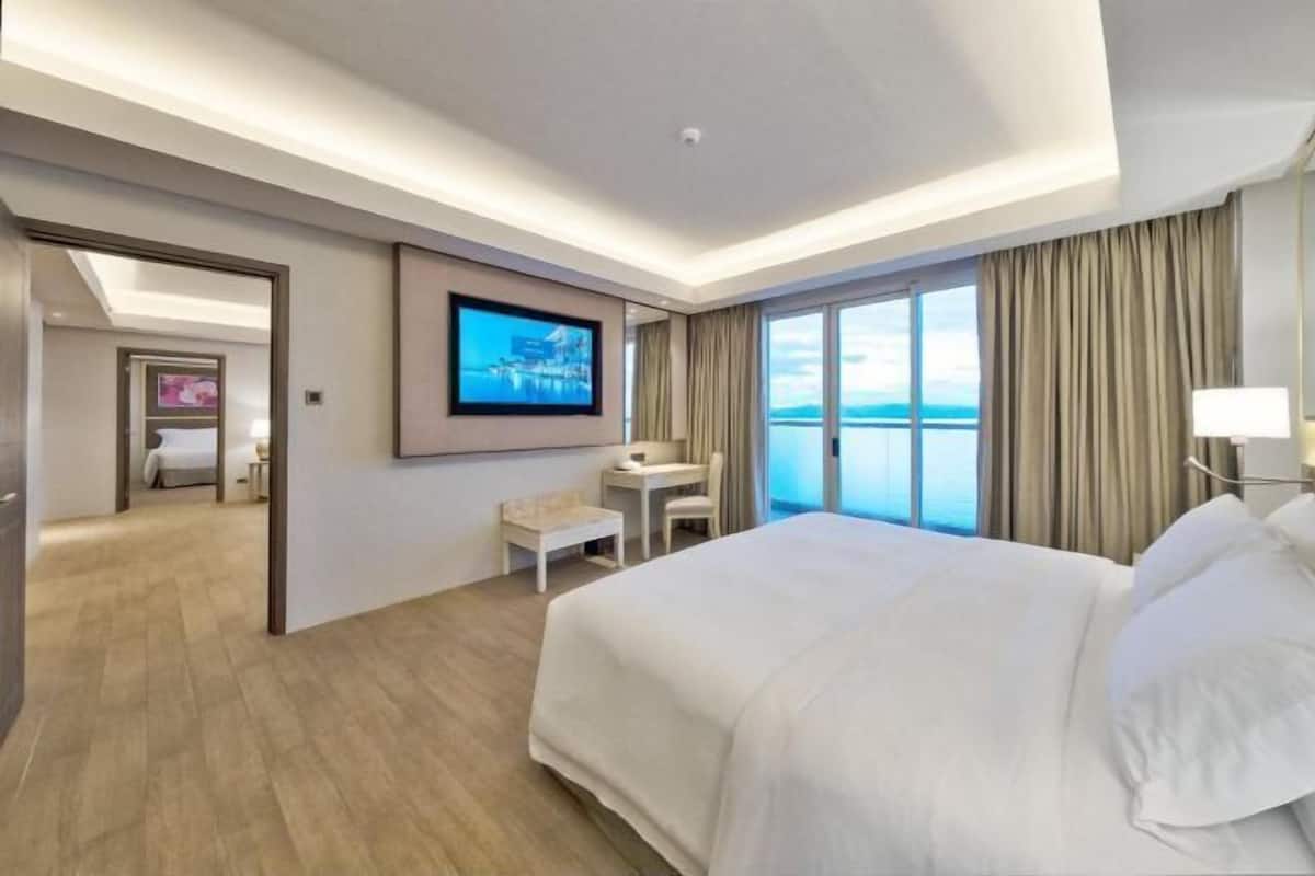 1 bedroom, hypo-allergenic bedding, minibar, in-room safe