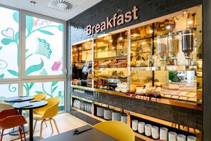 Tägliches großes Frühstück gegen Gebühr