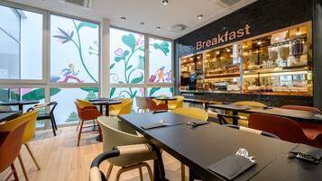 Daily full breakfast (EUR 17 per person)