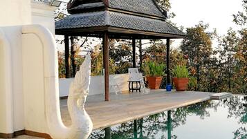 Outdoor pool, pool loungers