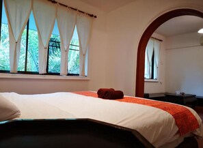 Deluxe Room with Shower | Desk, bed sheets - Amaravati Wellness Center and Resort (Mae Rim)