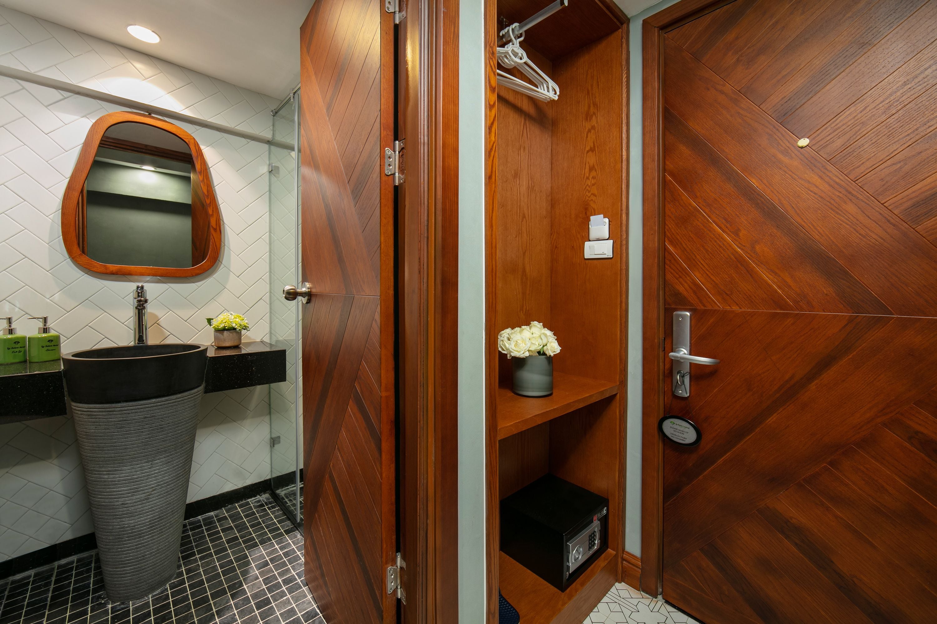 shower, rainfall showerhead, free toiletries, hair dryer