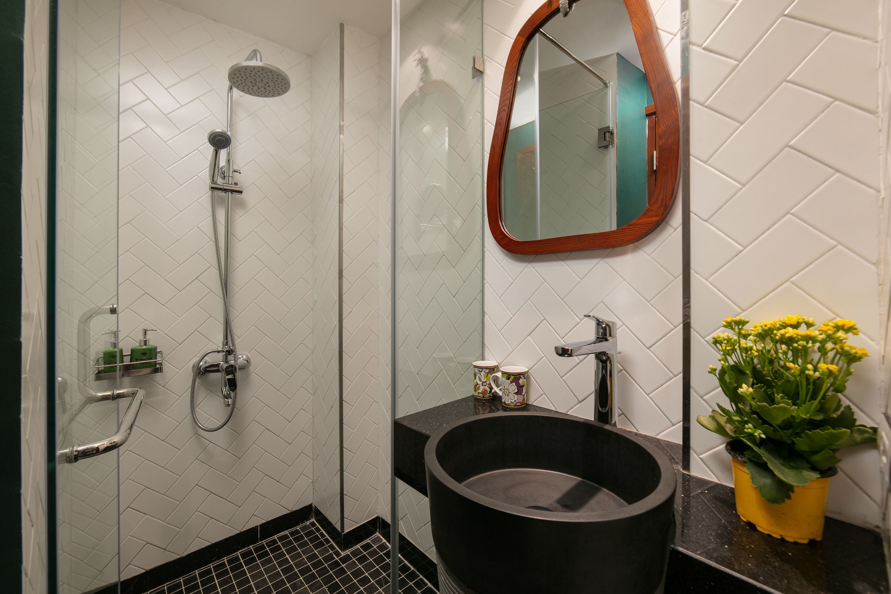 shower, rainfall showerhead, free toiletries, hair dryer