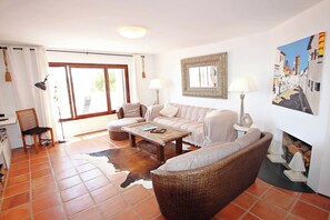 Télévision, lecteur de DVD, chaîne hi-fi