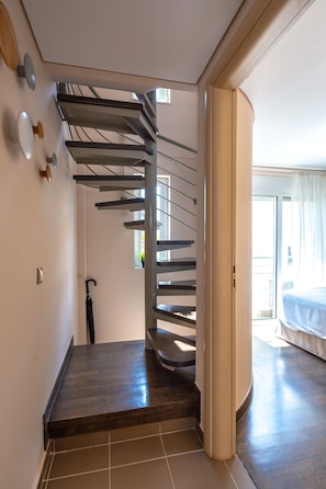 Apartment, 3 Schlafzimmer | Wohnbereich | Flachbildfernseher