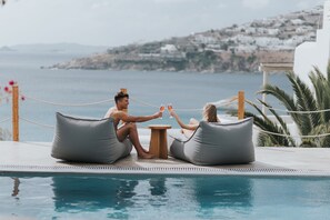 Outdoor pool, pool loungers - MyMykonos Villa (Mykonos)