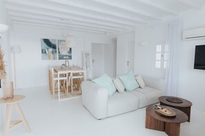 Deluxe Beach Front Villa, With Pool | Living area