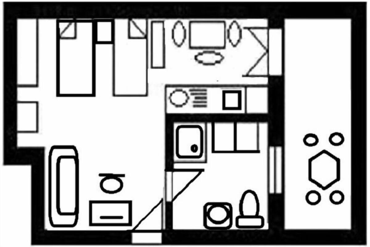 2 bedrooms, hypo-allergenic bedding available, in-room safe, desk
