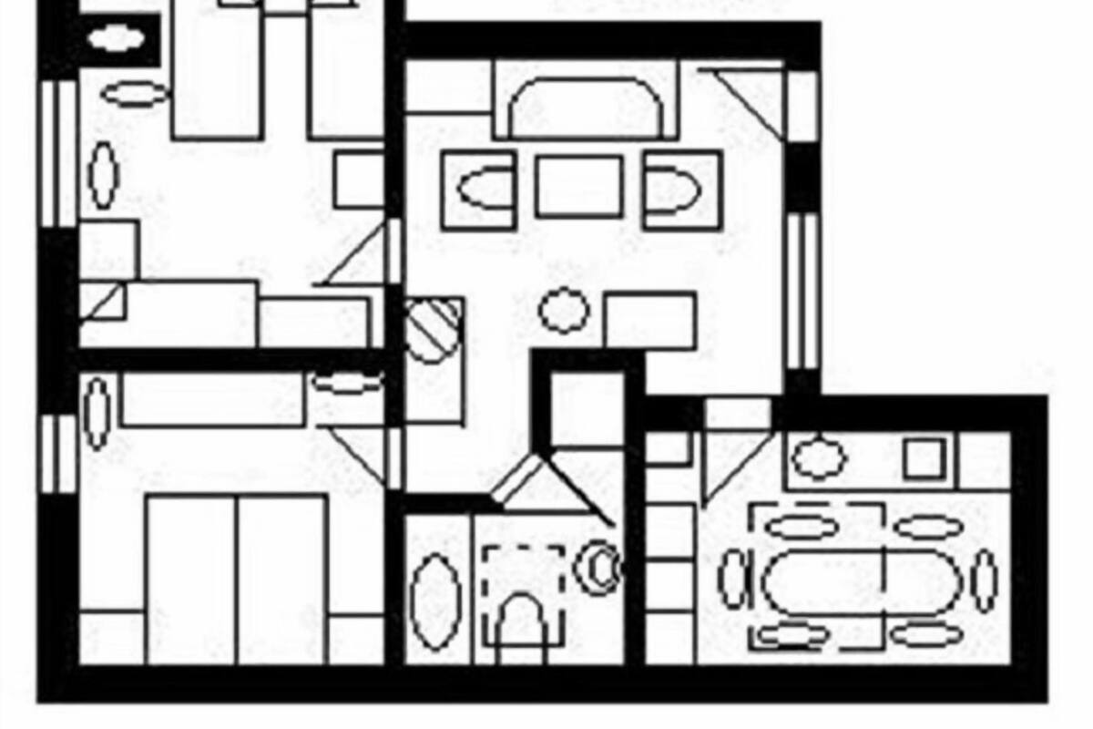 2 bedrooms, hypo-allergenic bedding available, in-room safe, desk