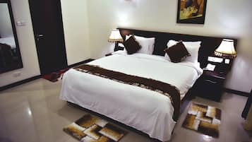 Minibar, in-room safe, individually decorated, individually furnished