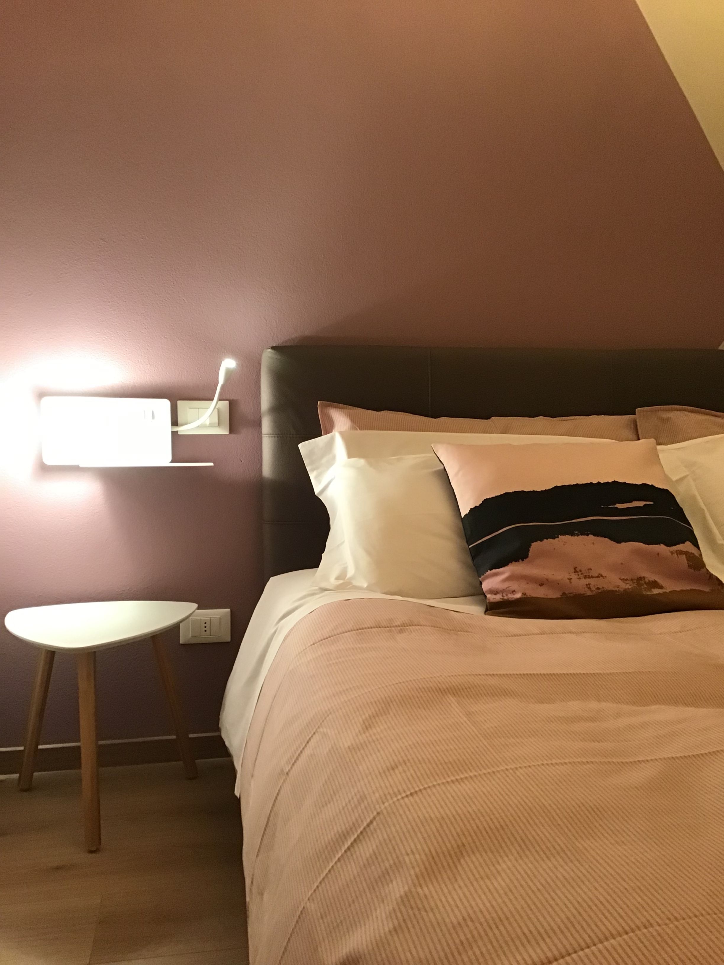 single room | 1 bedroom, in-room safe, desk, free wifi