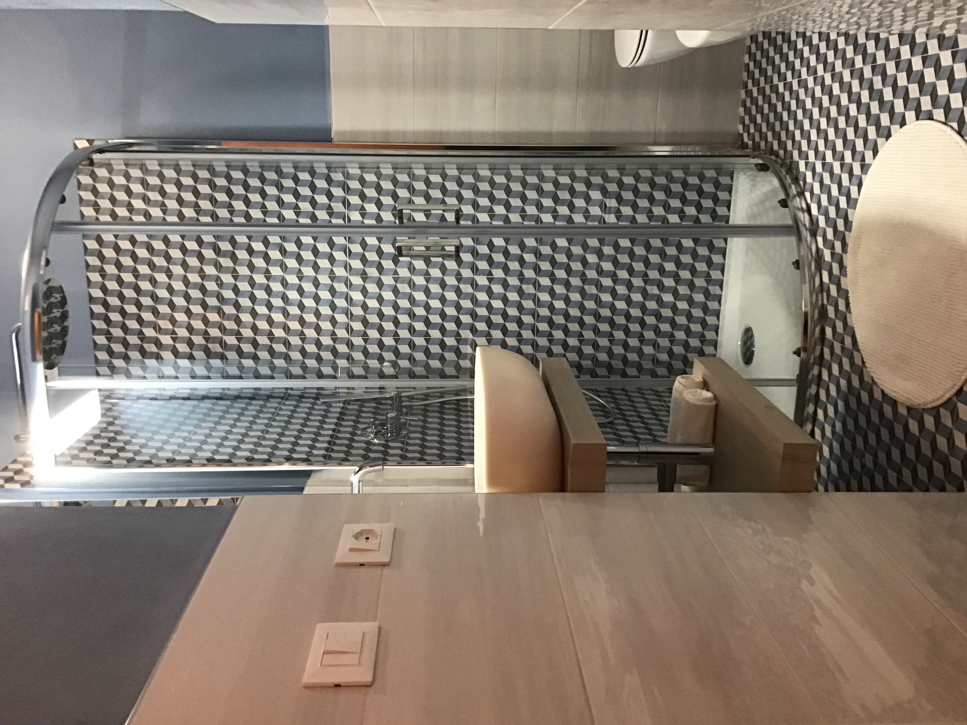 double room | 1 bedroom, in-room safe, desk, free wifi