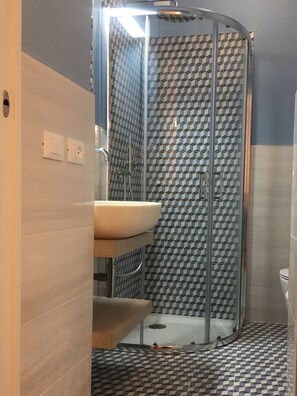 Doppelzimmer | Dusche im Bad