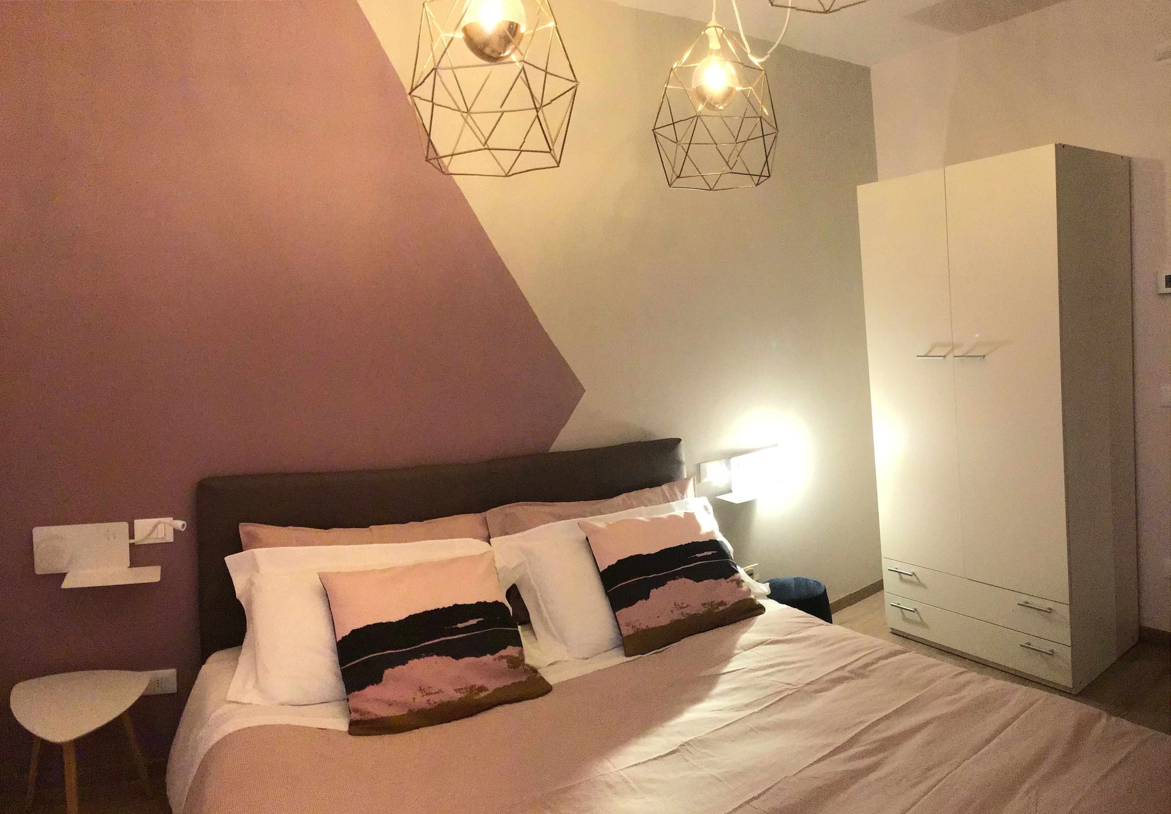 single room | 1 bedroom, in-room safe, desk, free wifi