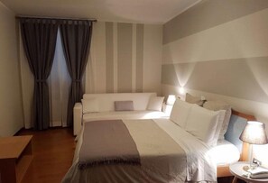 1 bedroom, in-room safe, desk, free WiFi - Hotel Moniga (Desenzano del Garda)