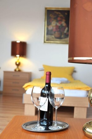 Einzelzimmer | Schreibtisch, Zustellbetten, kostenloses WLAN, BettwÀsche