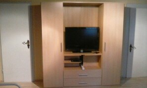 防过敏的被褥、客房内保险箱、办公桌、遮光窗帘