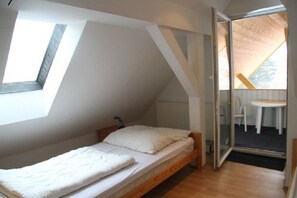 Hypo-allergenic bedding, in-room safe, desk, blackout curtains - Appartements & Ferienwohnungen Wolf Ober-Mörlen (Ober-Morlen)