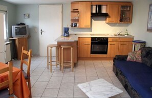 Full-sized fridge, oven, stovetop, coffee/tea maker - Appartements & Ferienwohnungen Wolf Ober-Mörlen (Ober-Morlen)