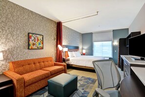 Bàn, màn/rèm cản sáng, bàn ủi/dụng cụ ủi quần áo 