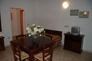 Căn hộ có tầm nhìn toàn cảnh, 1 phòng ngủ, bếp nhỏ, tầng trệt | Bộ trải giường 