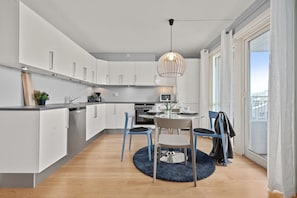 Apartment, 2 Bedrooms | Private kitchen