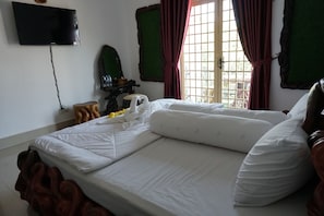 Double Room | Living area | Flat-screen TV