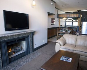 TV, fireplace, ping pong - 2 BR, 2 Bath, Signature Resort at Ridge Sierra, Stateline, South Lake Tahoe (Stateline)