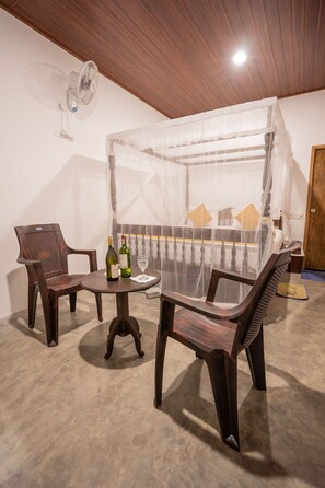 Chambre Double Deluxe | Minibar, fer et planche Ă repasser, Wi-Fi gratuit, draps fournis