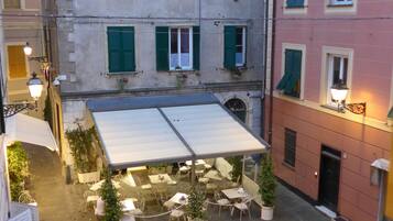 Chambre Quadruple, 2 chambres, non-fumeur, vue ville | Vue de la chambre