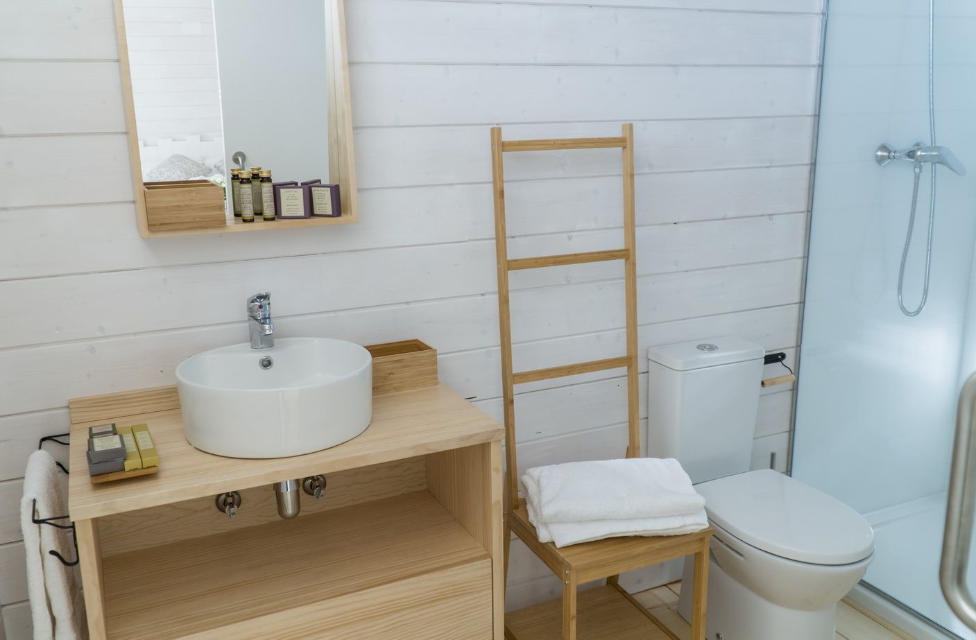 shower, free toiletries, hair dryer, slippers