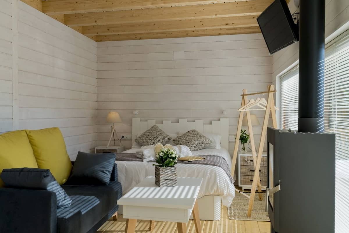 Blackout drapes, soundproofing, free WiFi, bed sheets