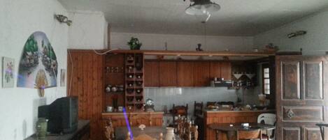 Villa, 2 slaapkamers, uitzicht op zee | Privékeuken | Een koelkast, een microgolfoven, een oven, een kookplaat