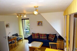 Apartemen, 1 kamar tidur, balkon | Area keluarga | TV layar datar