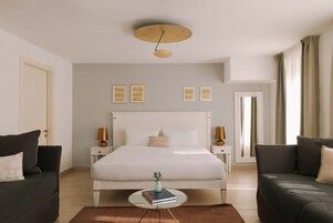 Neljän hengen perhehuone | Minibaari, yksilöllisesti kalustettu, vuodevaatteet