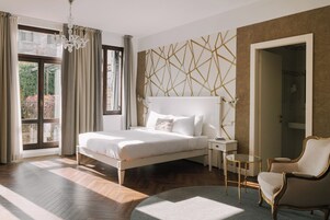 Minibar, individually furnished, bed sheets
