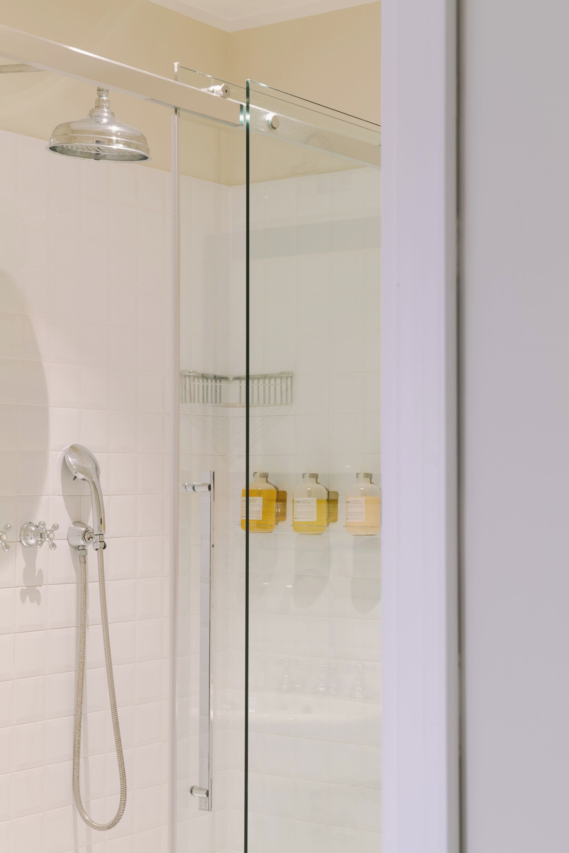 standard double room | bathroom | shower, free toiletries, hair dryer, towels