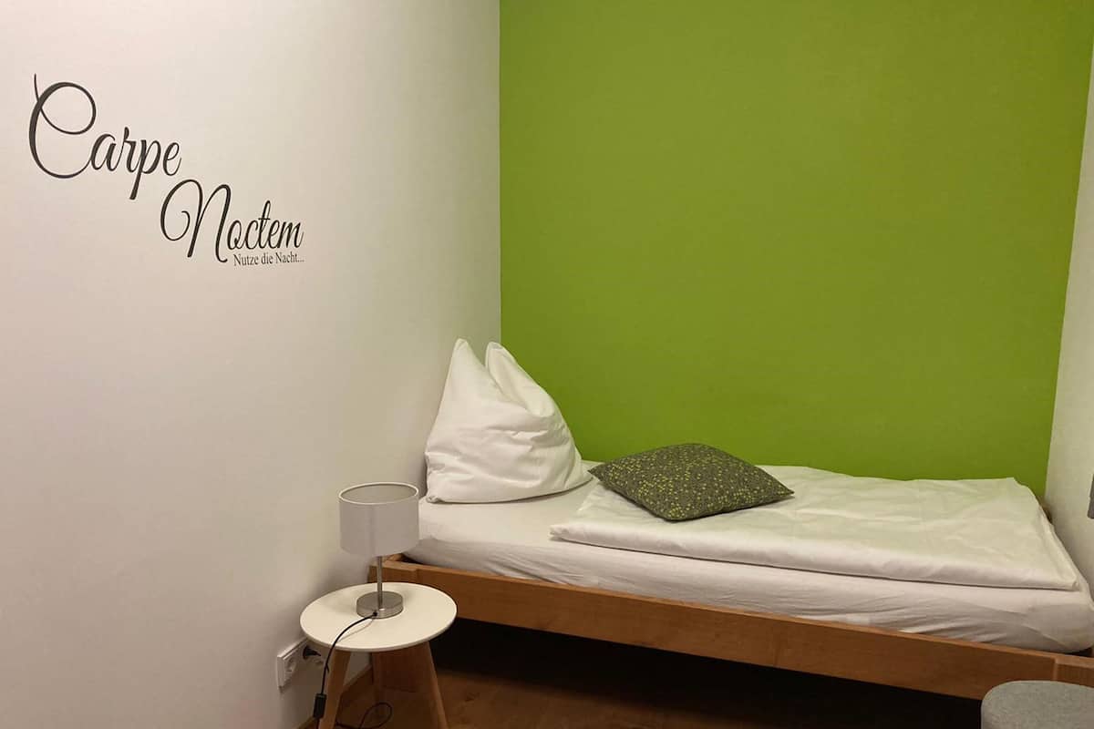 Single Room | Free WiFi, bed sheets