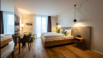 Zimmersafe, Verdunkelungsvorhänge, schallisolierte Zimmer